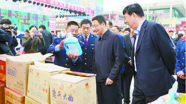 項城市消協(xié)、市工商局舉行國際消費者權(quán)益日宣傳活動