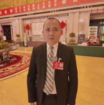 讓每個(gè)孩子身上有汗，眼里有光，一生向陽